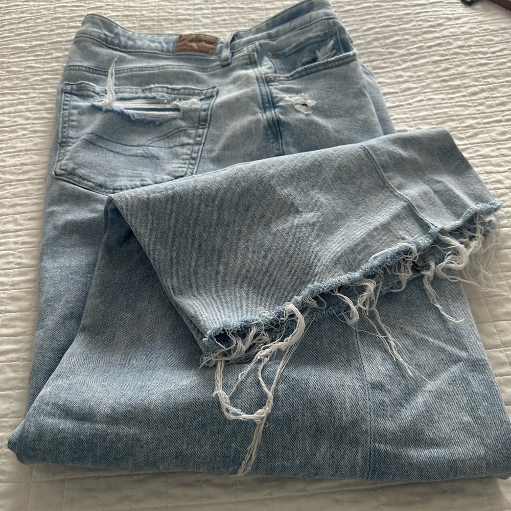 American Eagle Outfitters.  Super High-Rise Wide Leg Jeans. Stretch/Distressed.